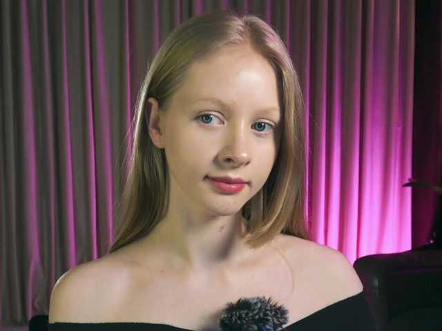 MiaVebes's BongaCams show and profile