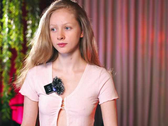 MiaVebes's BongaCams show and profile