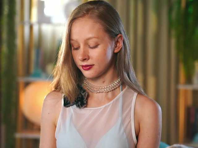 MiaVebes's BongaCams show and profile