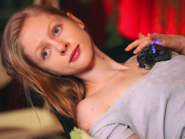 MiaVebes's BongaCams show and profile