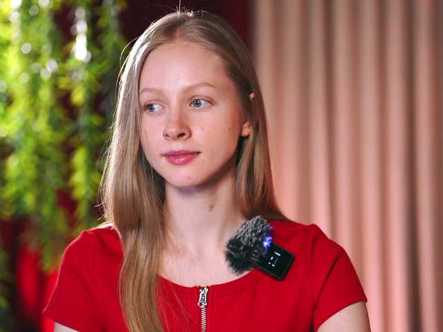 MiaVebes's BongaCams show and profile