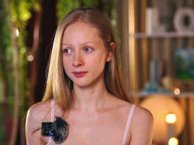 MiaVebes's BongaCams show and profile