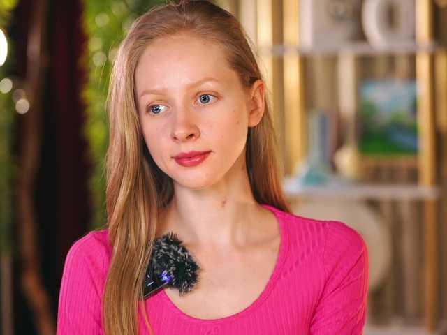 MiaVebes's BongaCams show and profile