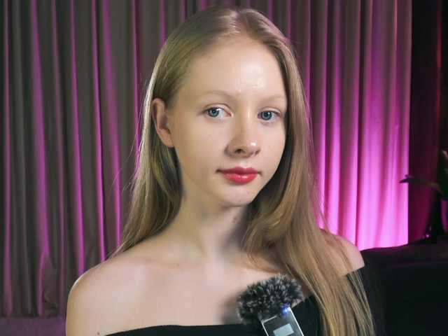 MiaVebes's BongaCams show and profile