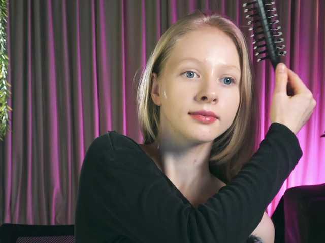 MiaVebes's BongaCams show and profile