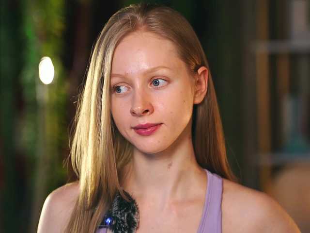 MiaVebes's BongaCams show and profile