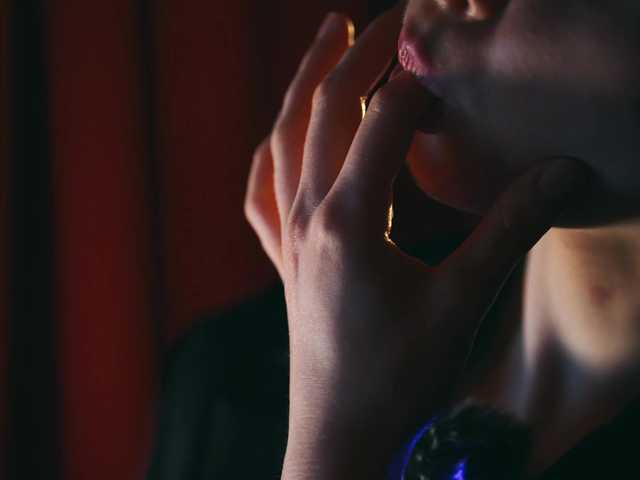 MiaVebes's BongaCams show and profile