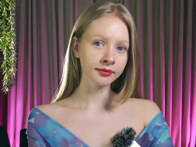 MiaVebes's BongaCams show and profile