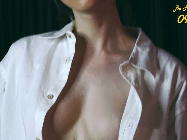 MiaVebes's BongaCams show and profile