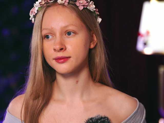 MiaVebes's BongaCams show and profile