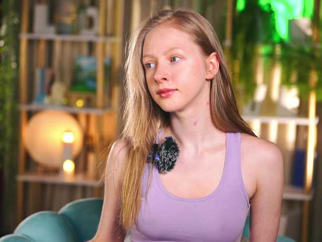 MiaVebes's BongaCams show and profile