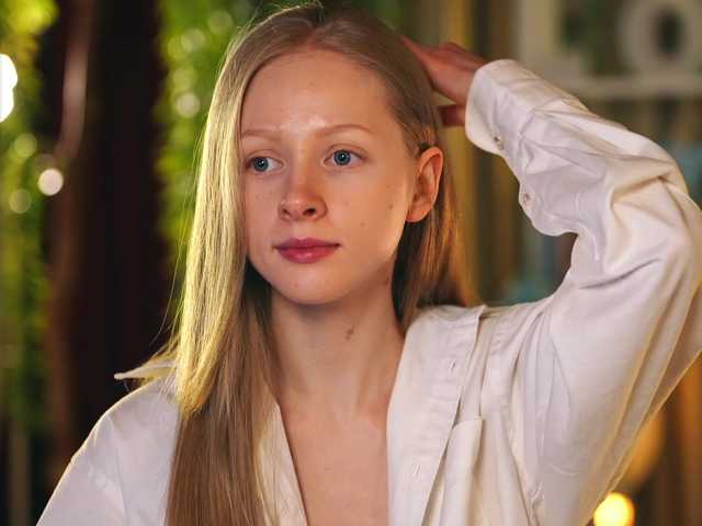 MiaVebes's BongaCams show and profile