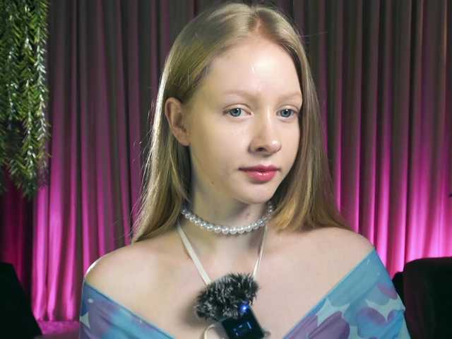 MiaVebes's BongaCams show and profile