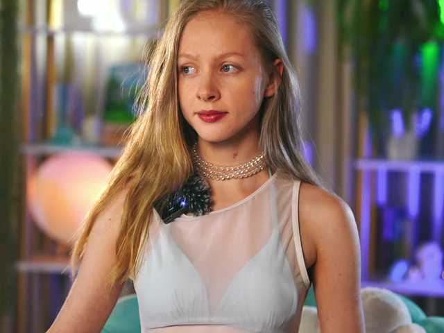 MiaVebes's BongaCams show and profile