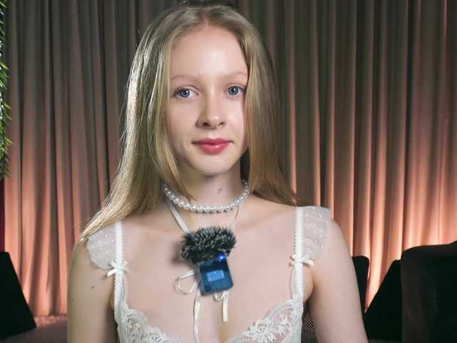 MiaVebes's BongaCams show and profile