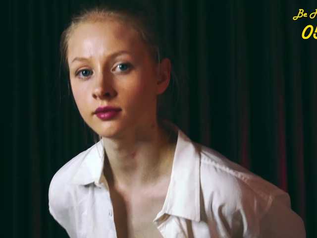 MiaVebes's BongaCams show and profile