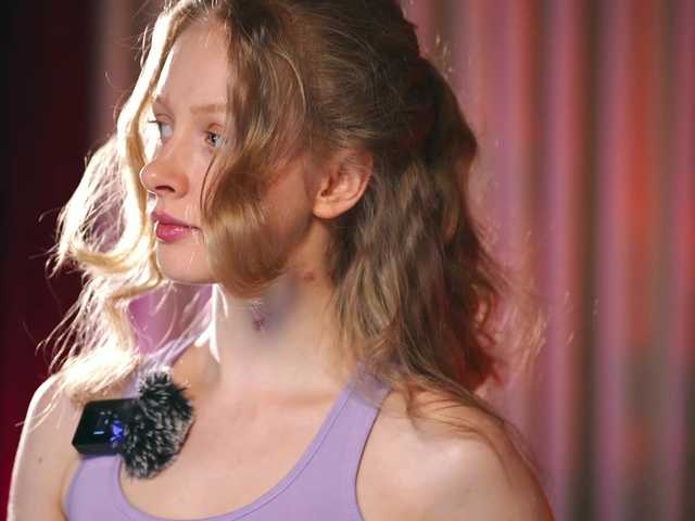 MiaVebes's BongaCams show and profile