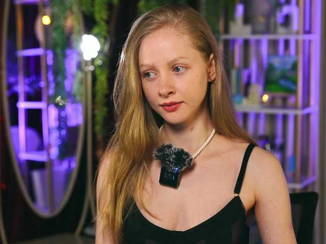 MiaVebes's BongaCams show and profile