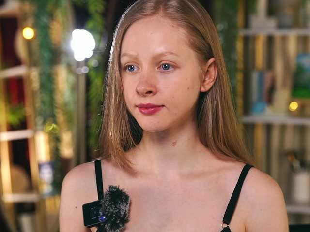 MiaVebes's BongaCams show and profile