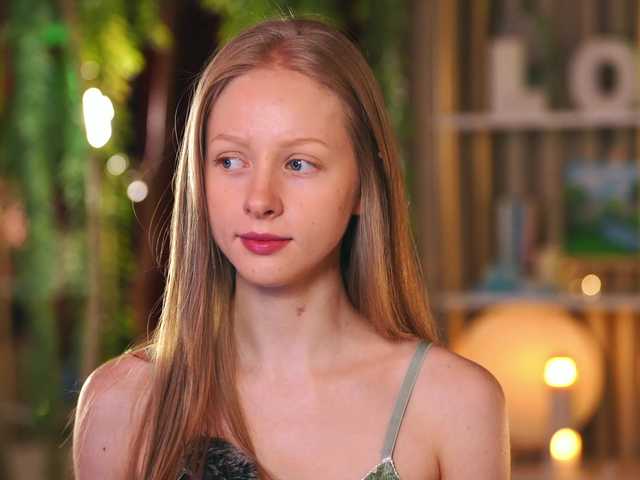 MiaVebes's BongaCams show and profile