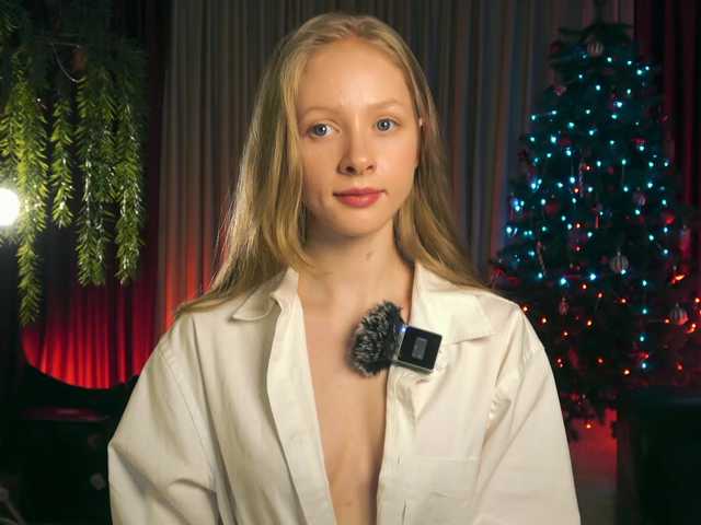 MiaVebes's BongaCams show and profile