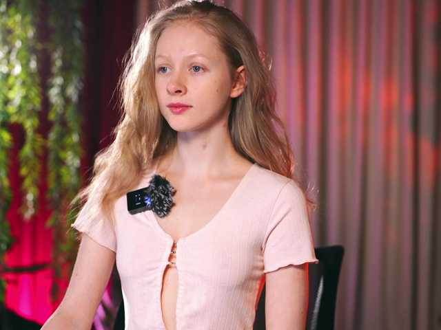 MiaVebes's BongaCams show and profile