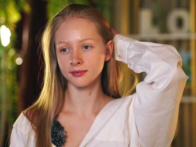 MiaVebes's BongaCams show and profile