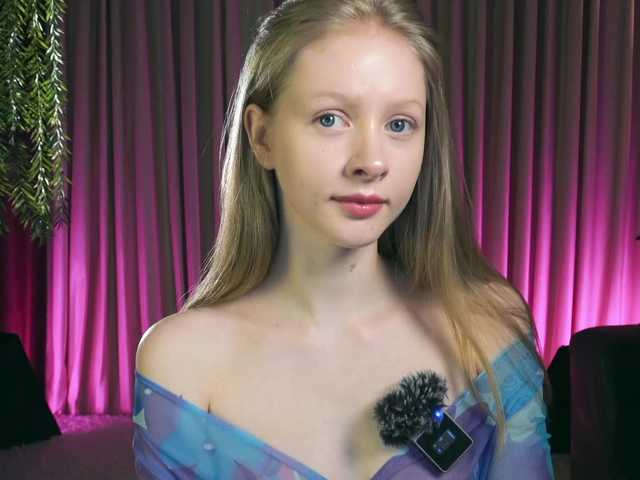 MiaVebes's BongaCams show and profile