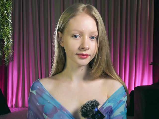 MiaVebes's BongaCams show and profile