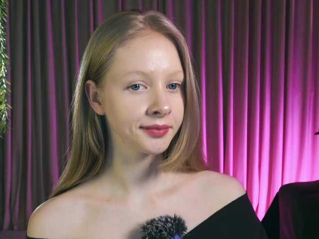 MiaVebes's BongaCams show and profile