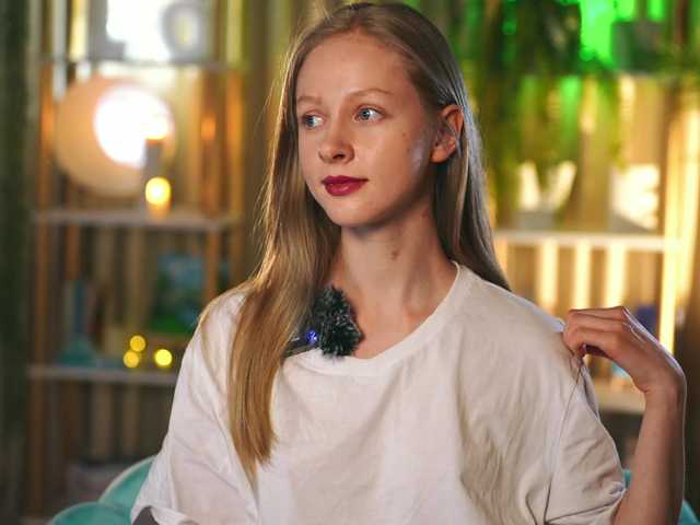 MiaVebes's BongaCams show and profile