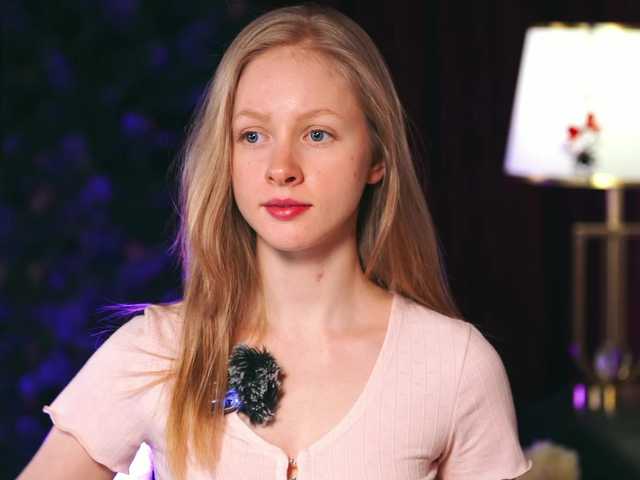 MiaVebes's BongaCams show and profile