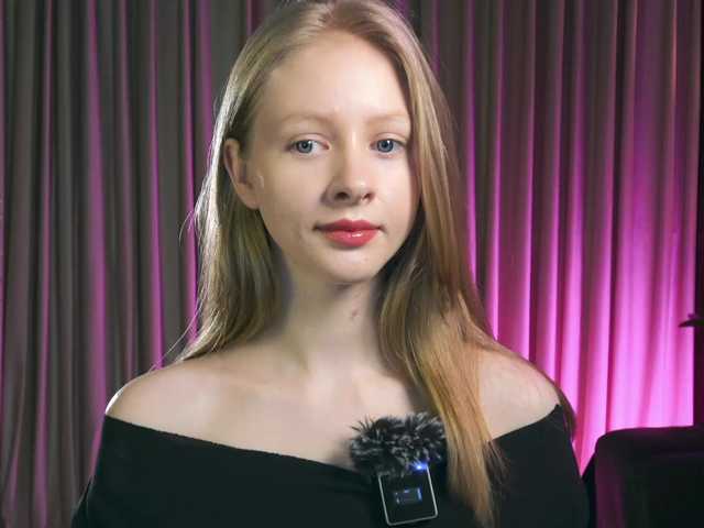 MiaVebes's BongaCams show and profile