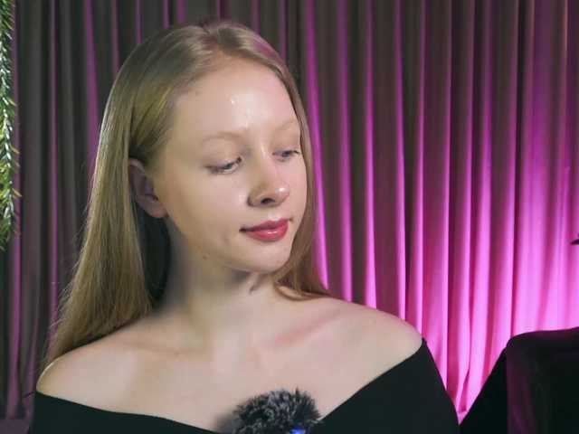 MiaVebes's BongaCams show and profile