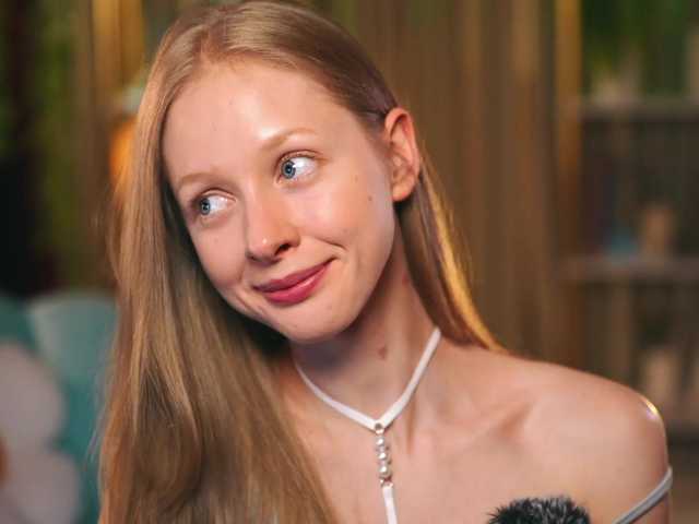 MiaVebes's BongaCams show and profile