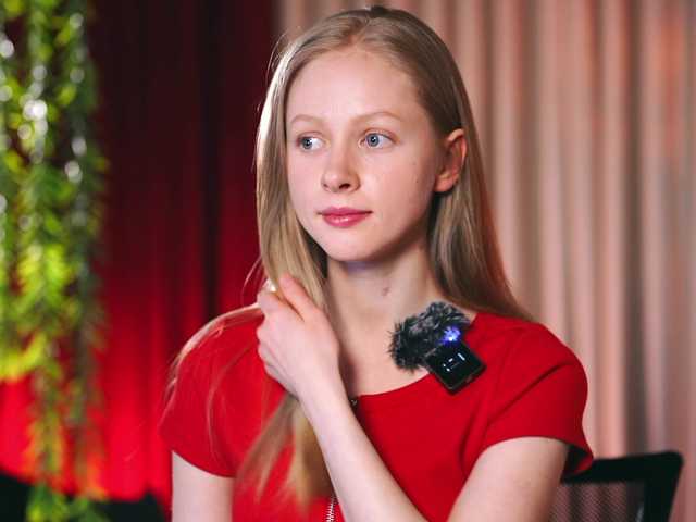 MiaVebes's BongaCams show and profile