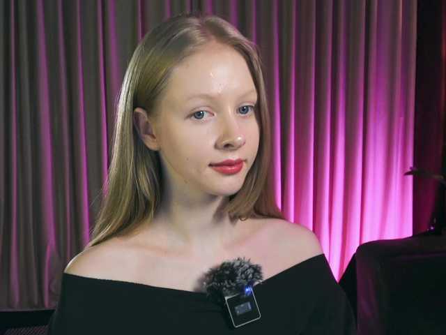 MiaVebes's BongaCams show and profile