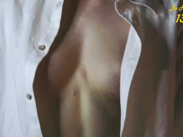 MiaVebes's BongaCams show and profile