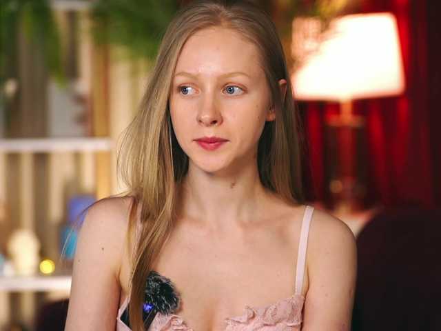 MiaVebes's BongaCams show and profile