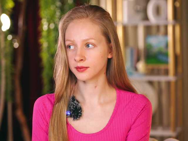 MiaVebes's BongaCams show and profile