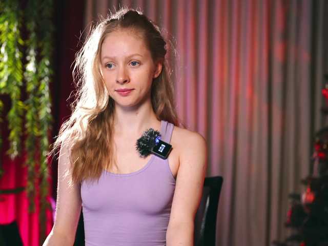 MiaVebes's BongaCams show and profile