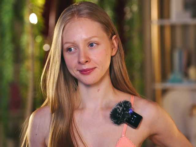 MiaVebes's BongaCams show and profile