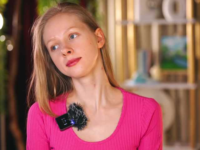 MiaVebes's BongaCams show and profile