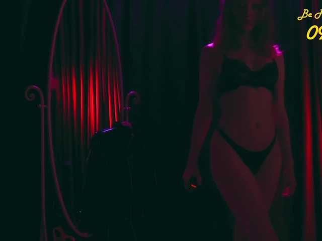 MiaVebes's BongaCams show and profile