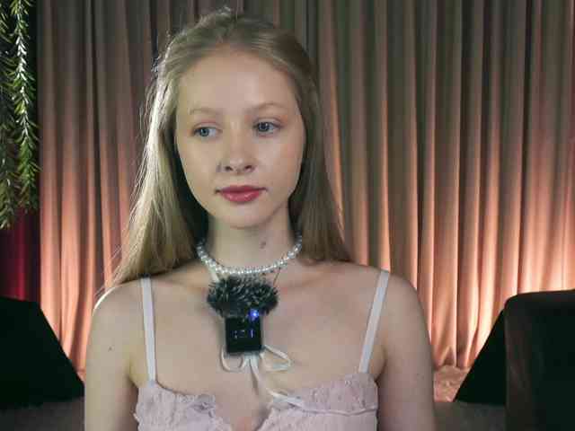 nude live chatroom MiaVebes