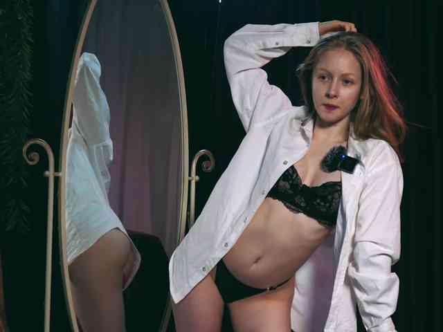 adult nude chat room MiaVebes
