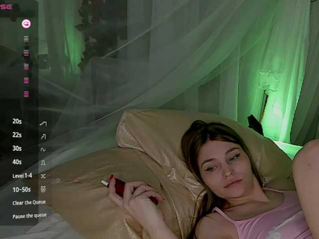 QueenAfina's BongaCams show and profile