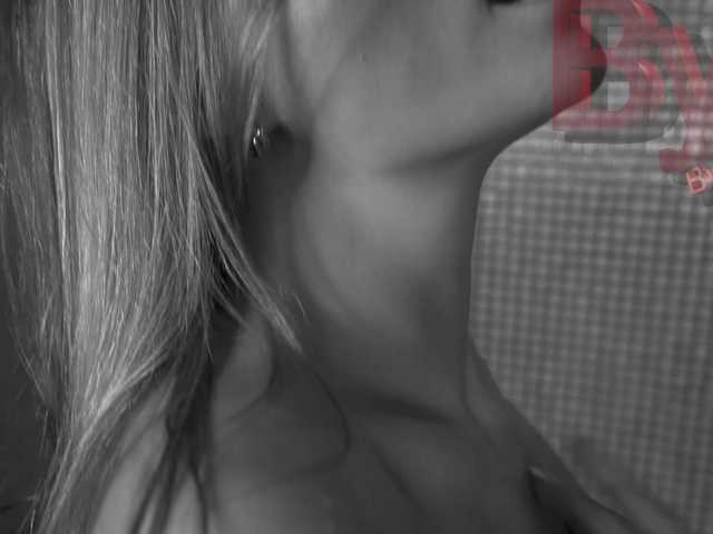 QueenAfina's BongaCams show and profile