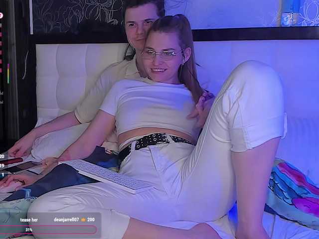 QueenAfina's BongaCams show and profile