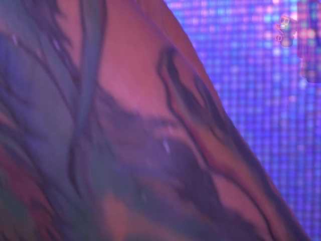 QueenAfina's BongaCams show and profile